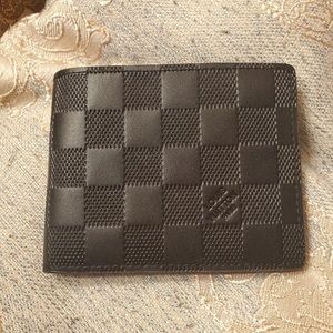 Louis Vuitton Men wallet